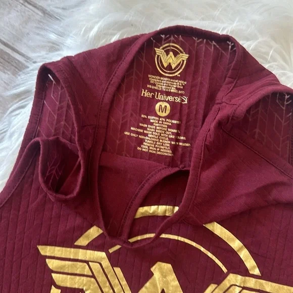 Her Universe Wonder Woman Sleeveless Top Size Medium - Picture 5 of 5